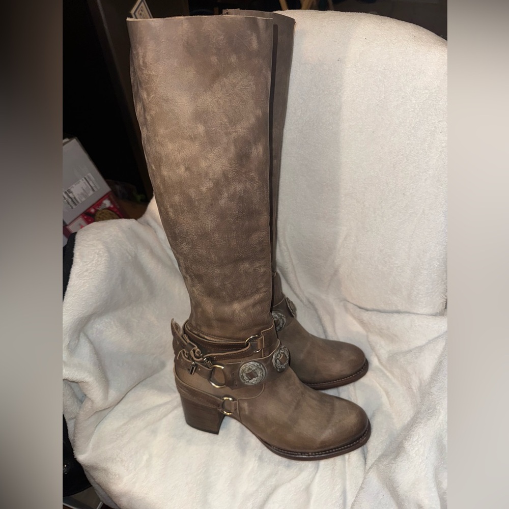 OG size 11 brown Casper